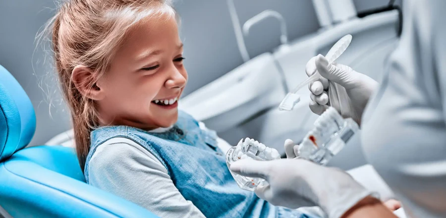 Dentiste Lyon 8 : astuces pour un brossage de dents efficace chez les enfants